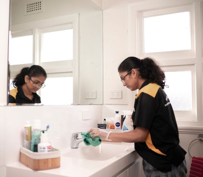 bathroom cleaning in claremont